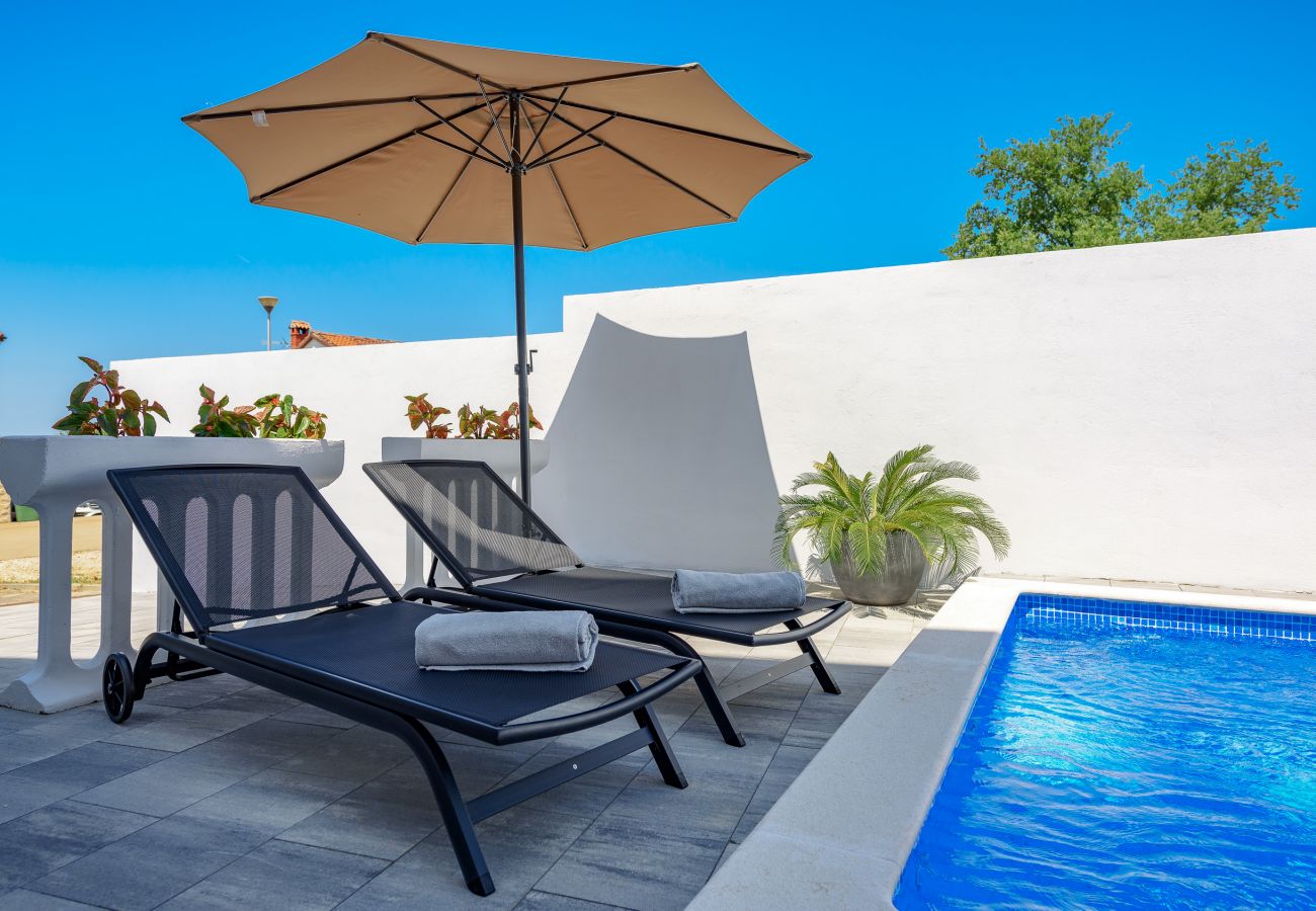 Ferienwohnung in Kukci - Apartment Vedran with heated pool, in  Porec