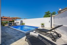 Ferienwohnung in Kukci - Apartment Vedran with heated pool, in  Porec