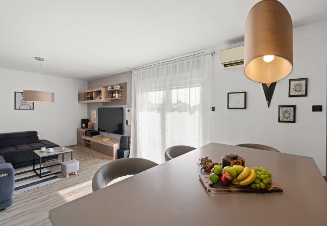 Ferienwohnung in Porec - Apartment Noelle by the Sea in Poreč, Istria