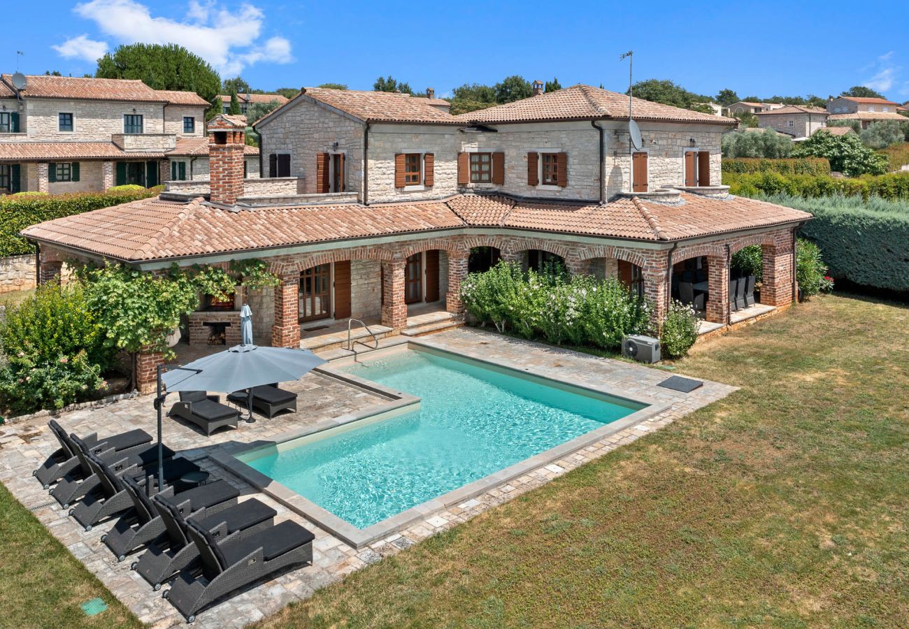 Villa in Heraki - Luxury Villa Leoleni with heated pool