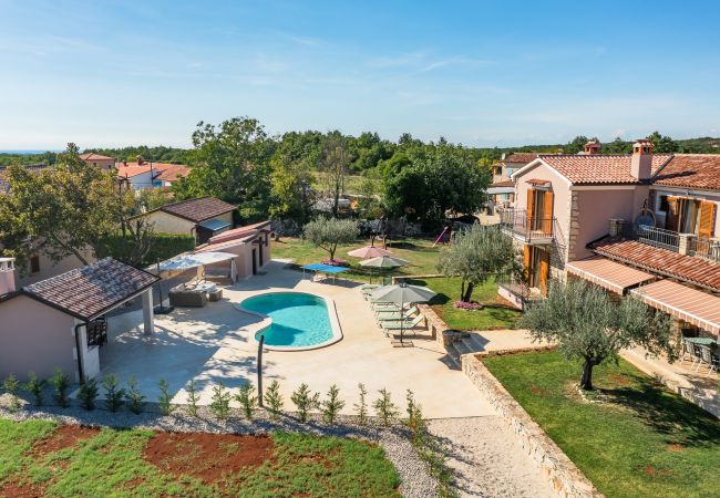 Villa a Radetici - Villa Marijanin vrt with pool in Tinjan, istria