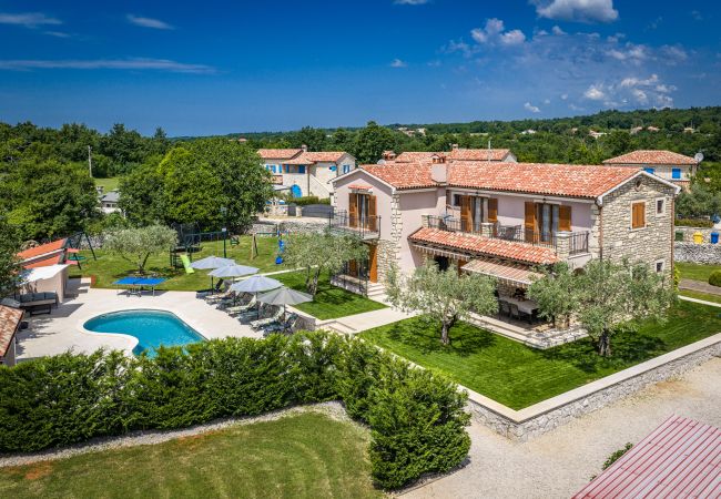 Villa a Radetici - Villa Marijanin vrt with pool in Tinjan, istria