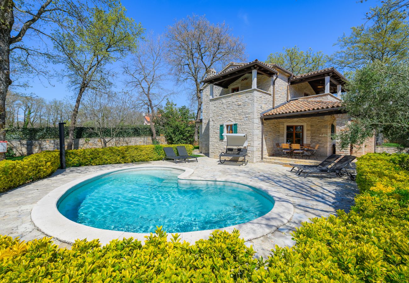  Villa Elaya con piscina privata in Istria