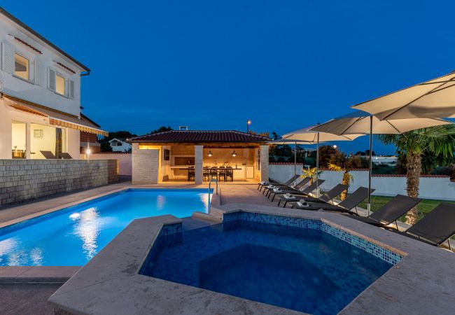 Villa/Dettached house in Buici - Villa Anela with pool in Porec