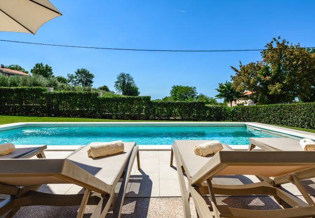 Apartment in Mekiši kod Vižinade - Premium Apartment Silvia II with private pool