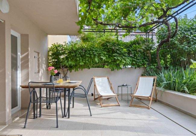 Apartment in Porec - Apartment Pergola with garden in Porec