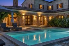 Villa in Heraki - Luxury Villa Leoleni with heated pool